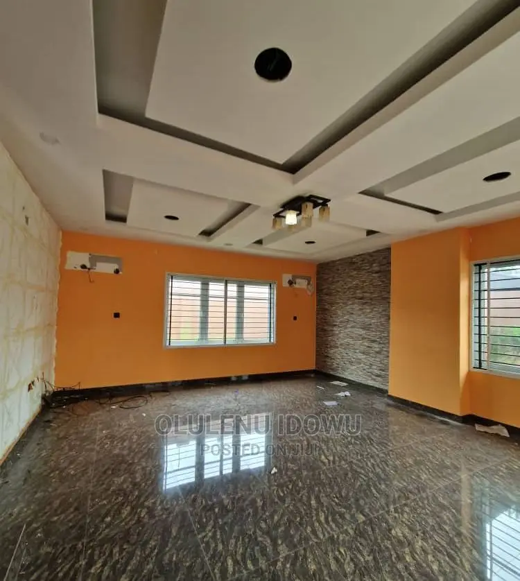 Furnished 5bdrm Duplex in Alimosho for Sale in Alimosho