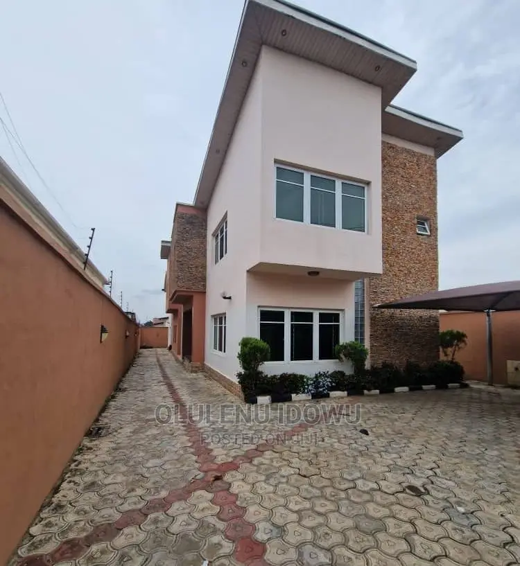 Furnished 5bdrm Duplex in Alimosho for Sale in Alimosho