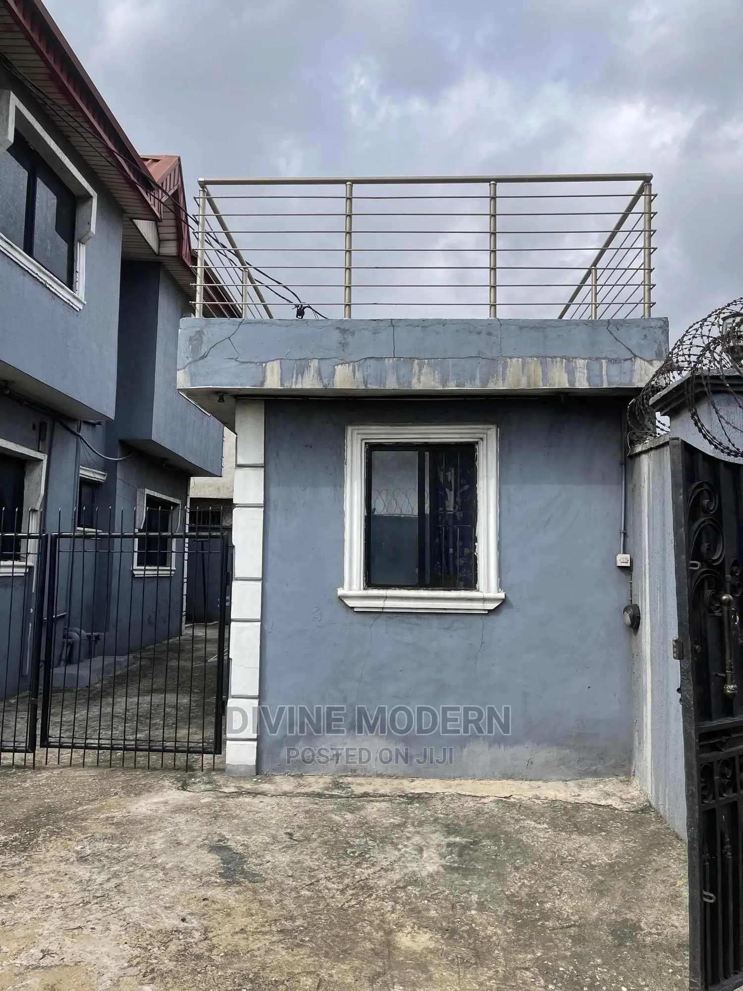 3bdrm Block of Flats in Moke Oyeladun, Abule Egba for sale in Abule Egba