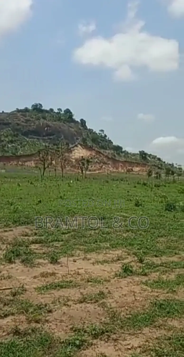 Quick Sale: Flat 2200sqm Rofo Plot in Kyami in Kiami