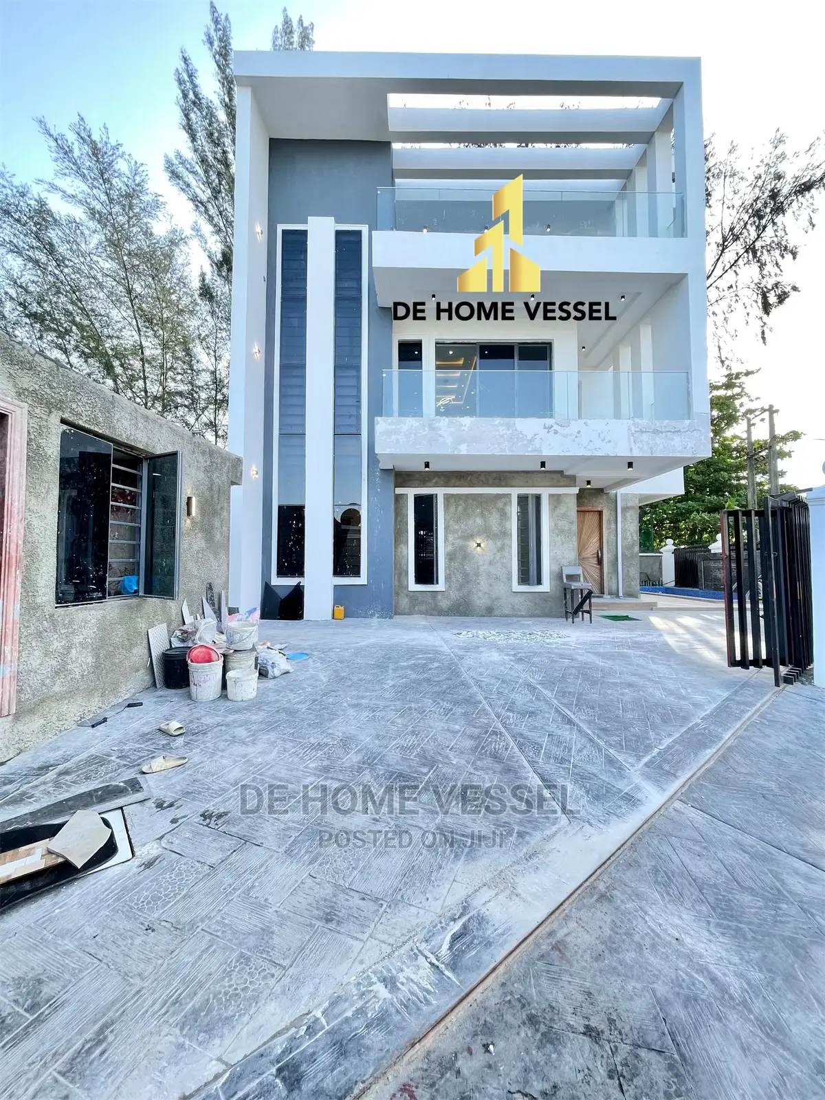 5bdrm Duplex in Lekki Phase 1 for Sale in Lekki Phase 1