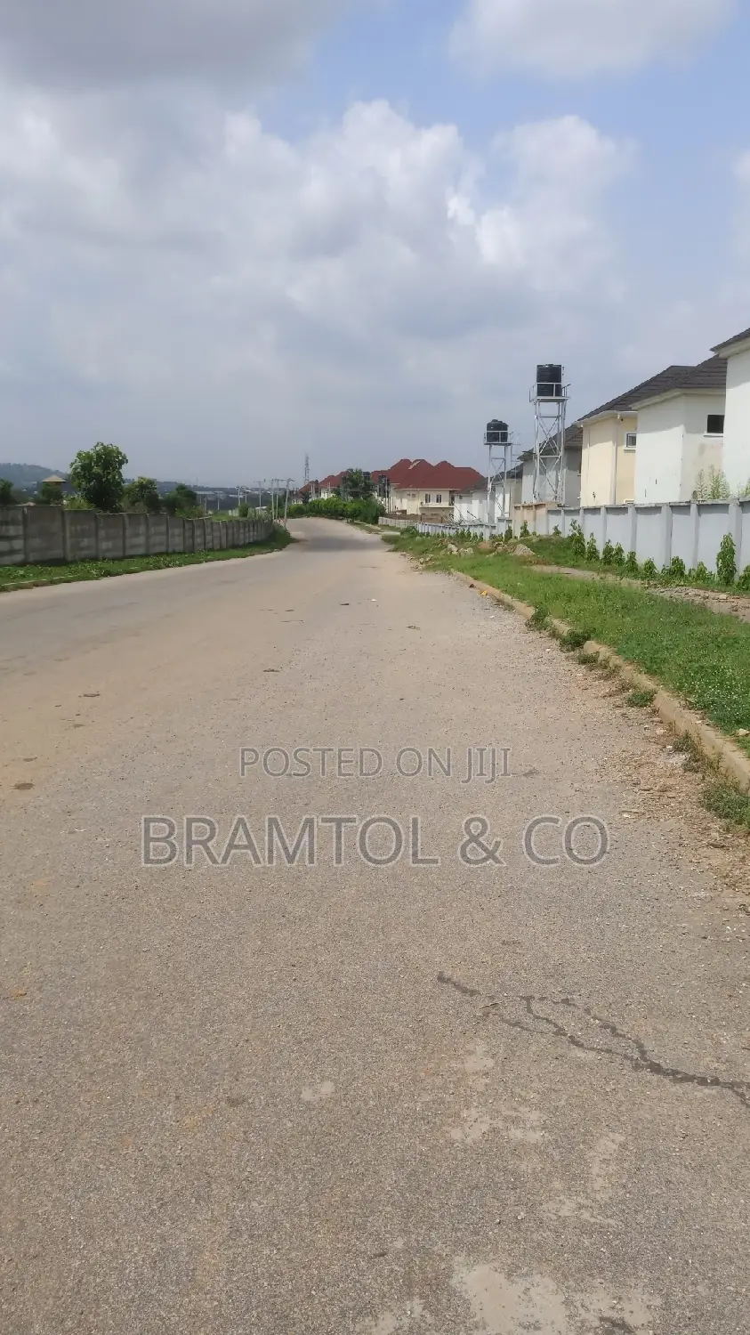 3bdrm Duplex in Idu Industrial for sale in Idu Industrial