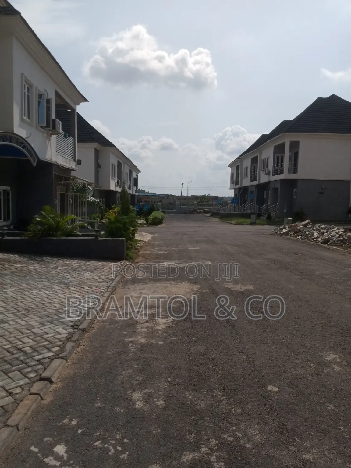 3bdrm Duplex in Idu Industrial for sale in Idu Industrial