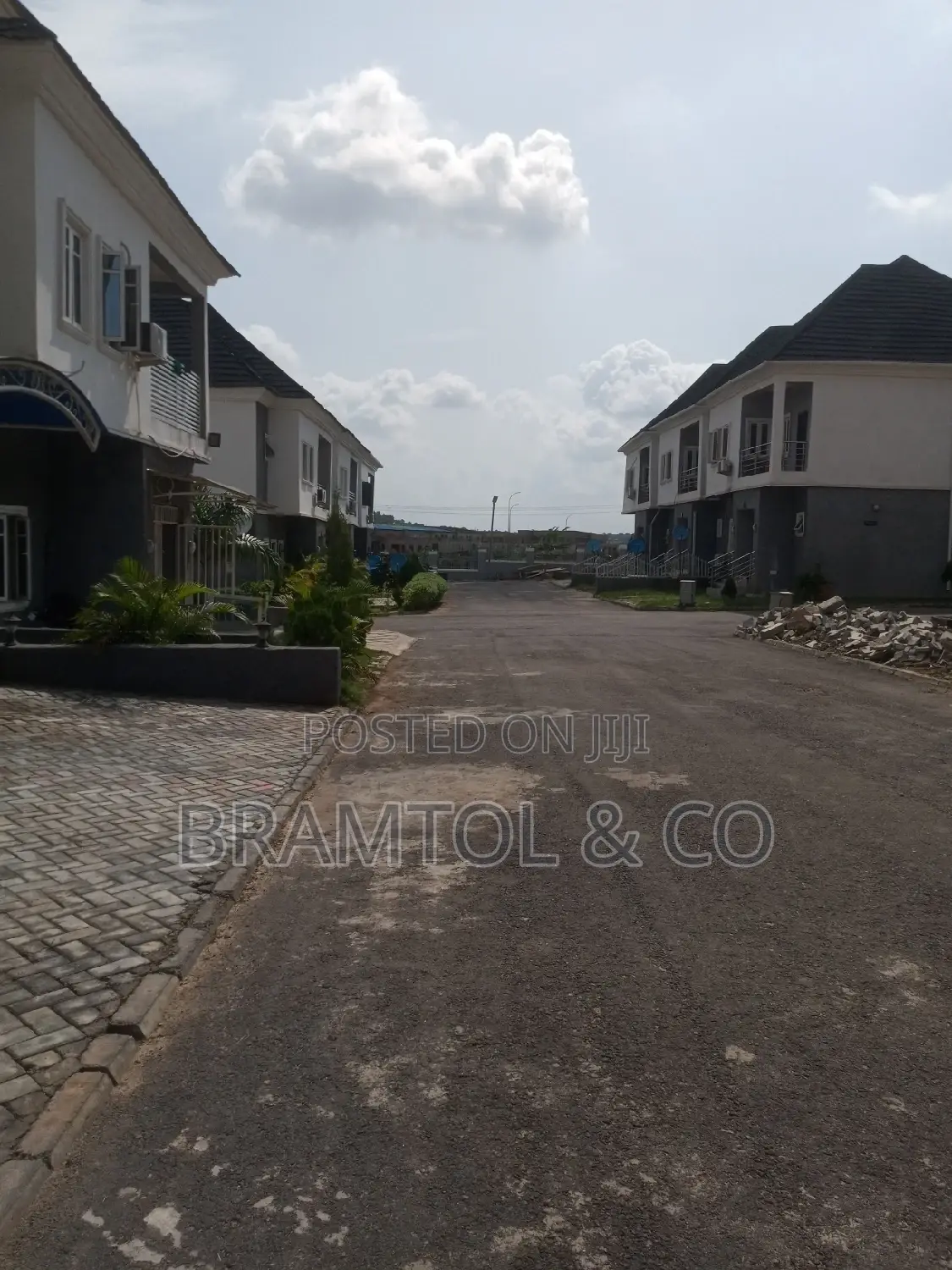 3bdrm Duplex in Idu Industrial for sale in Idu Industrial