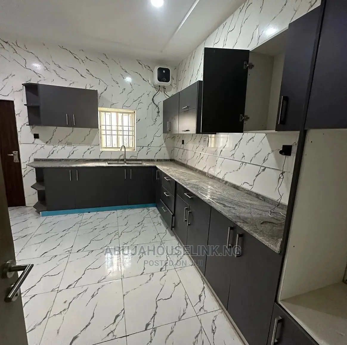 5bdrm Duplex in Guzape Abuja for sale in Guzape District