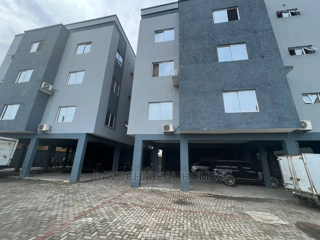 3bdrm Apartment in Orchid Road, Lekki for sale in Lekki