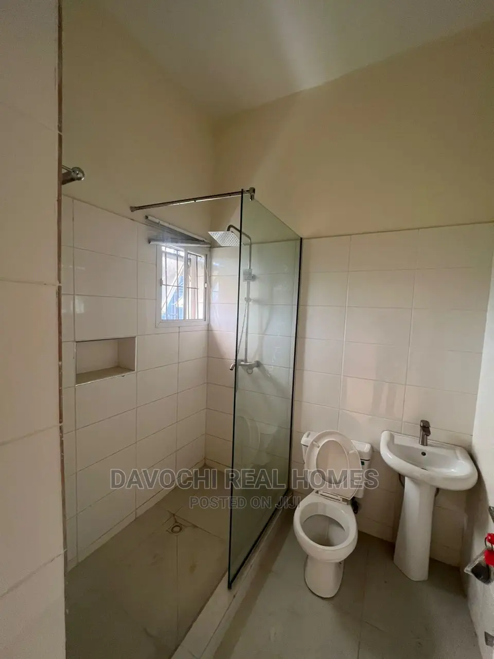 3bdrm Apartment in Orchid Road, Lekki for sale in Lekki