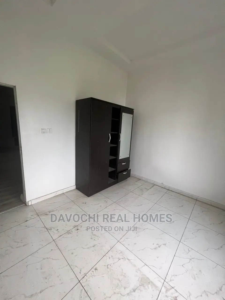 3bdrm Apartment in Orchid Road, Lekki for sale in Lekki