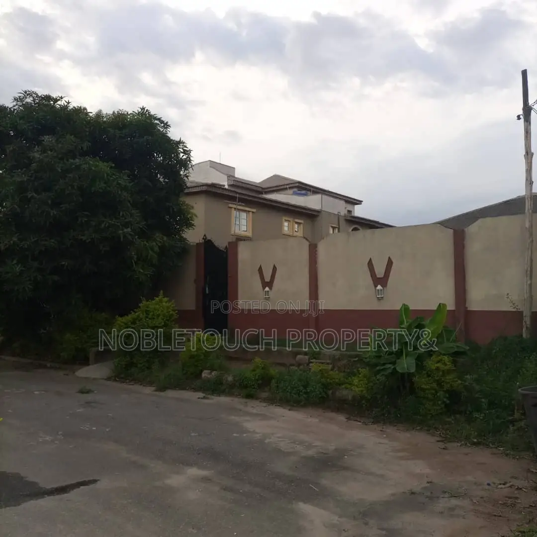 8bdrm Duplex in Egbeda Lagos for sale in Egbeda