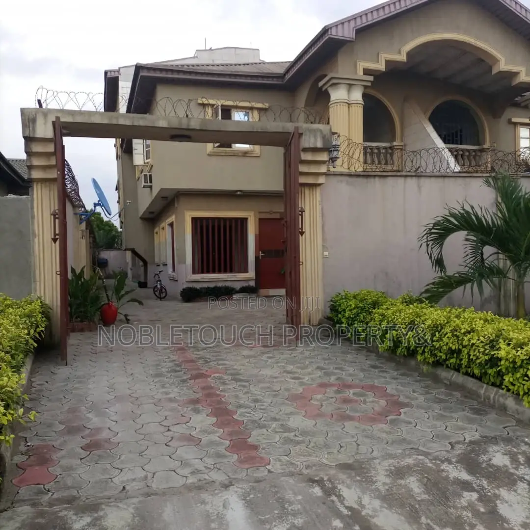 8bdrm Duplex in Egbeda Lagos for sale in Egbeda
