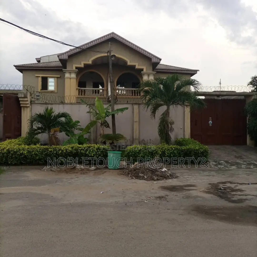 8bdrm Duplex in Egbeda Lagos for sale in Egbeda