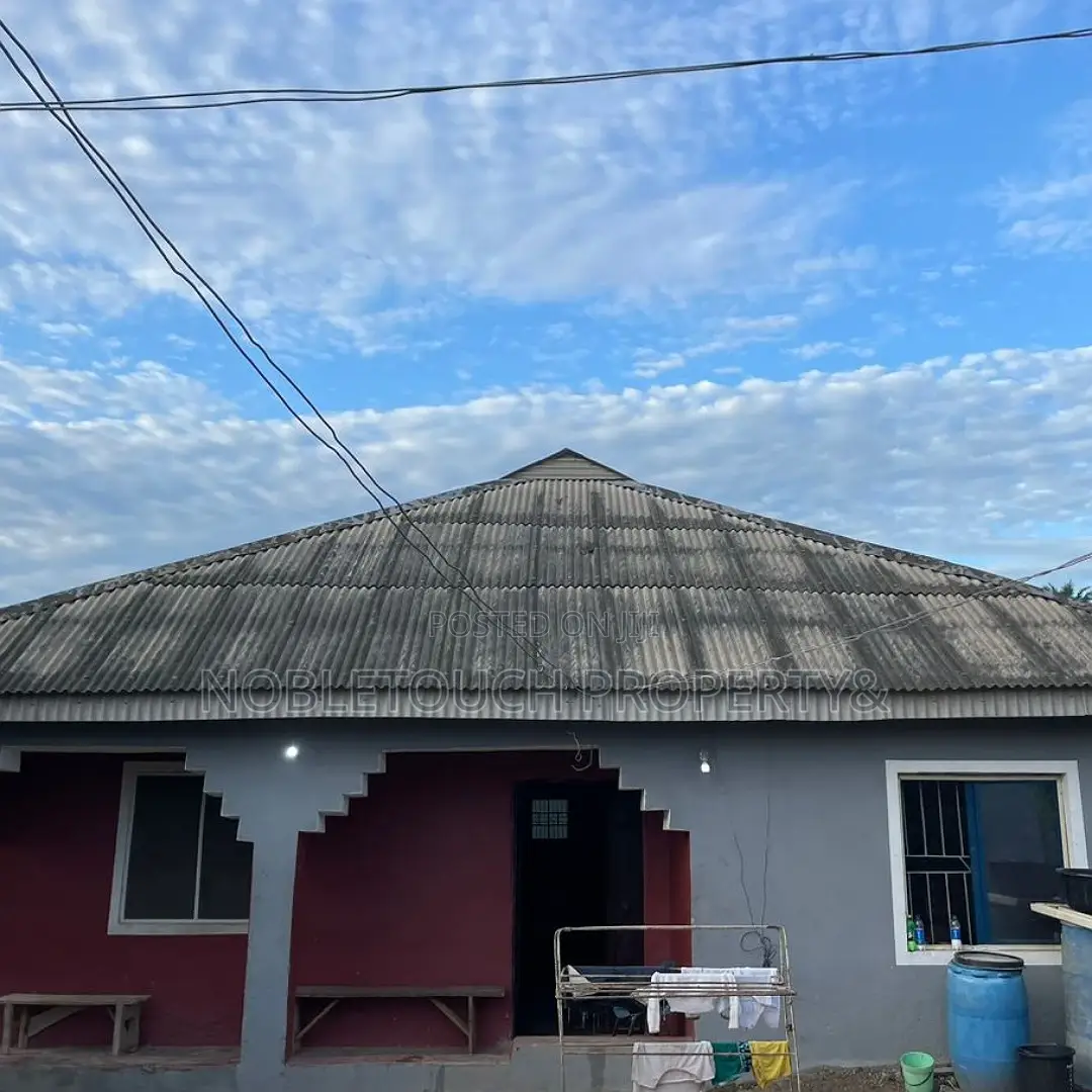 10bdrm Bungalow in Ifo Ogun State for sale in Ifo