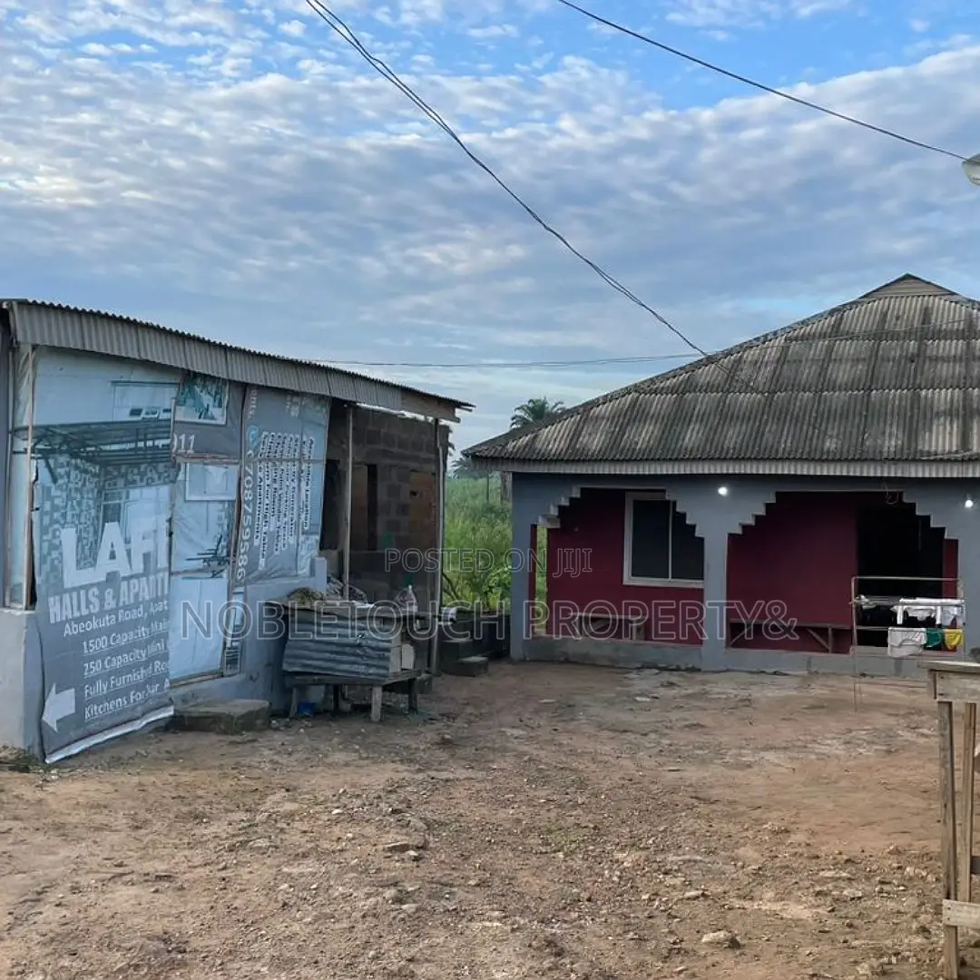 10bdrm Bungalow in Ifo Ogun State for sale in Ifo