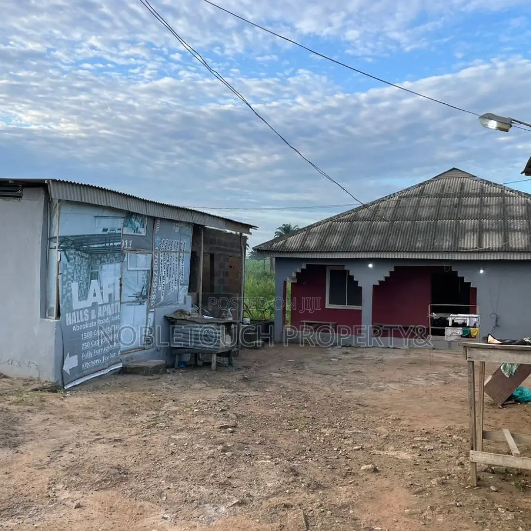 10bdrm Bungalow in Ifo Ogun State for sale in Ifo