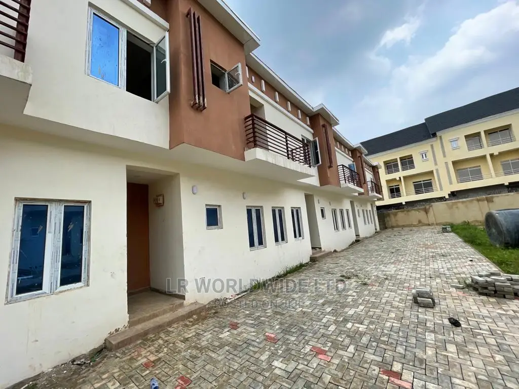 4bdrm Townhouse/Terrace in Dakibiyu for Sale in Dakibiyu
