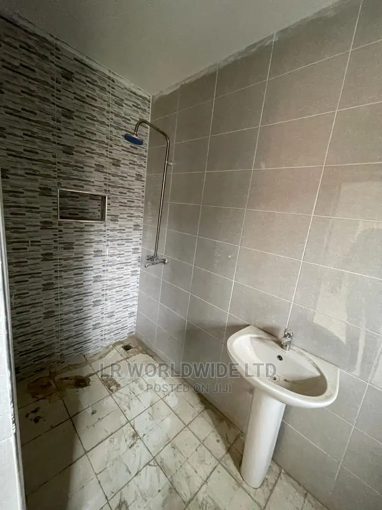 4bdrm Townhouse/Terrace in Dakibiyu for Sale in Dakibiyu