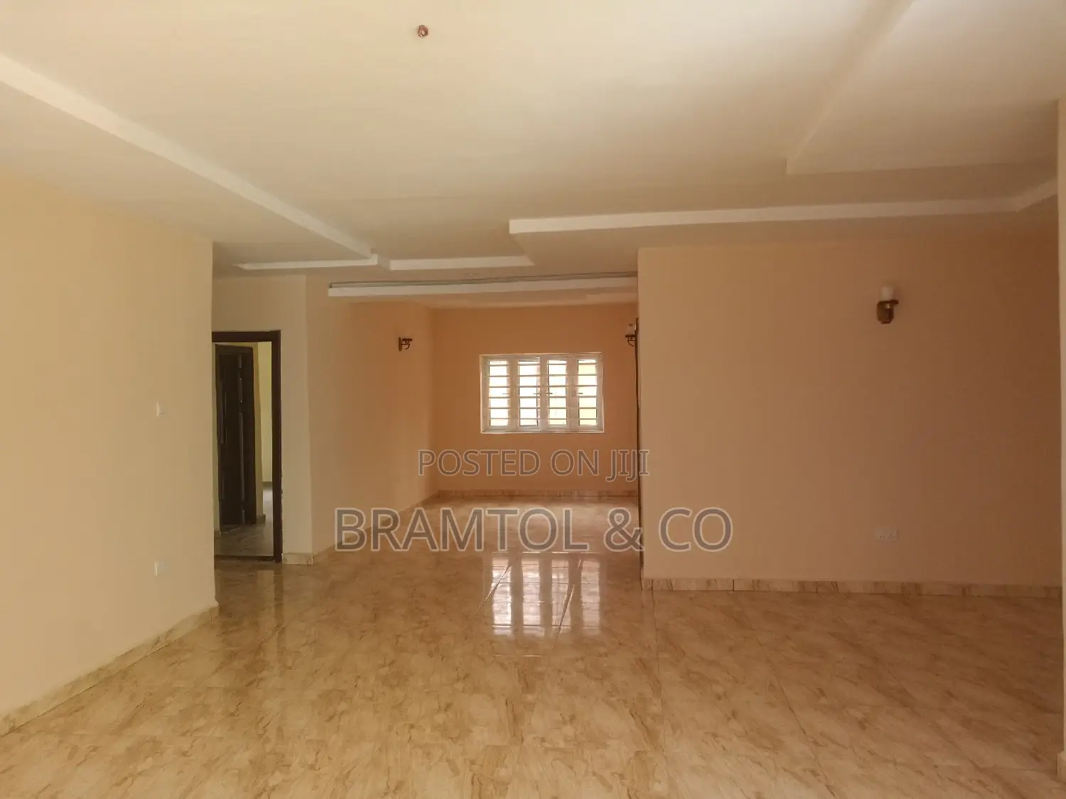 3bdrm Block of Flats in Wuye for rent in Wuye