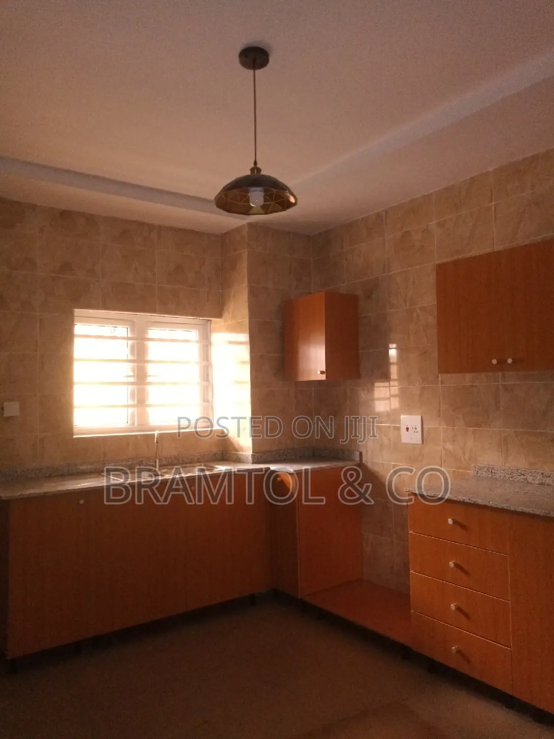 3bdrm Block of Flats in Wuye for rent in Wuye