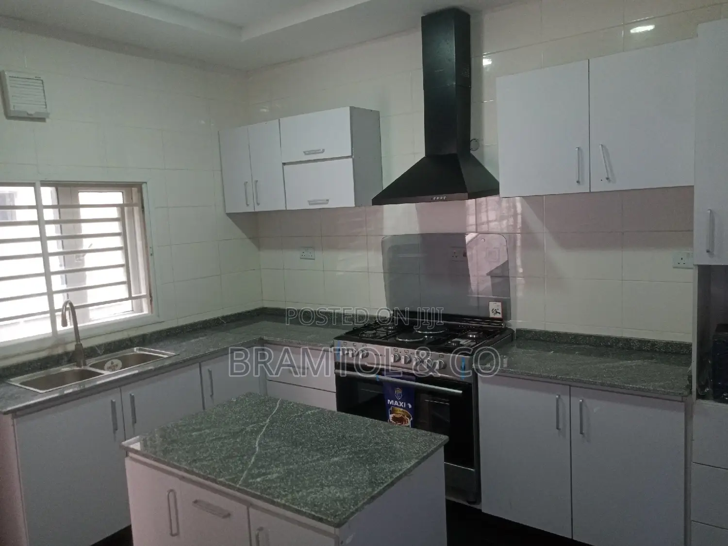3bdrm Block of Flats in With Bq, Abuja (FCT) for rent in Abuja (FCT)