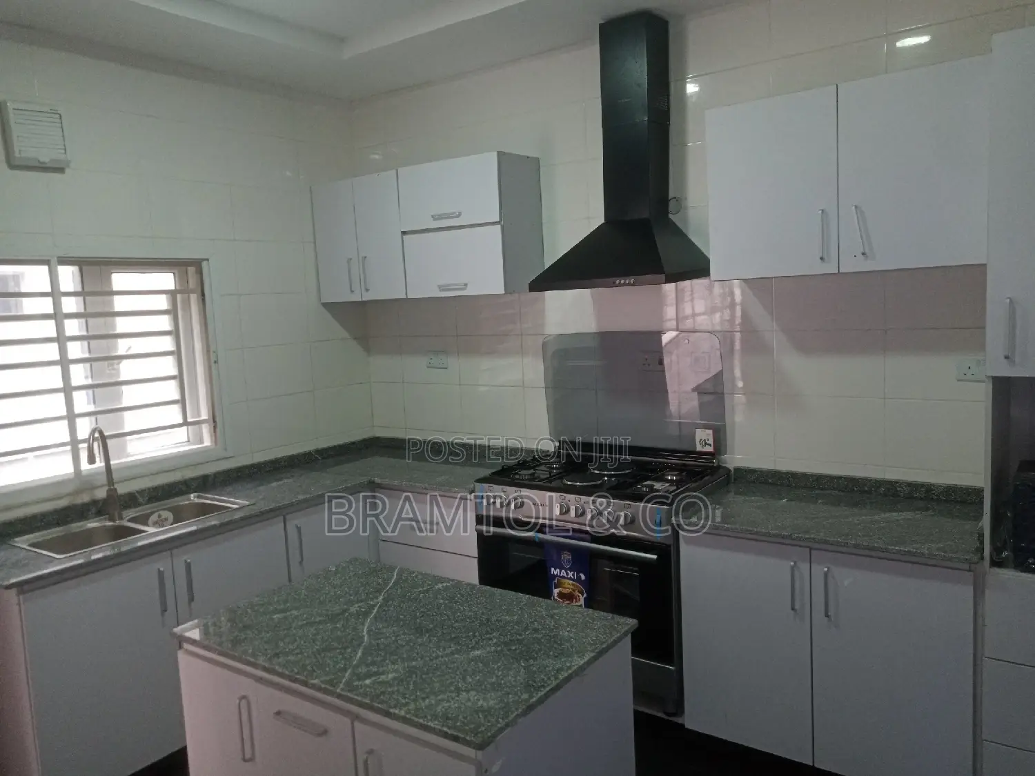 3bdrm Block of Flats in With Bq, Abuja (FCT) for rent in Abuja (FCT)