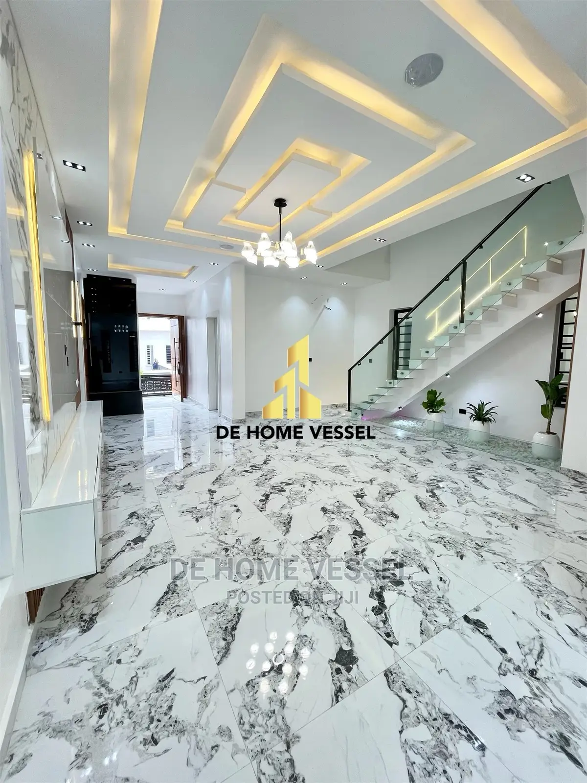 5bdrm Duplex in Chevron for sale in Chevron
