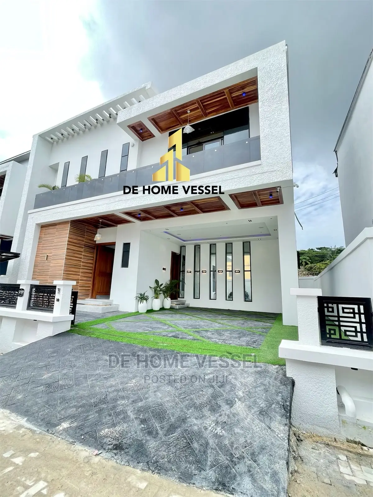 5bdrm Duplex in Chevron for sale in Chevron