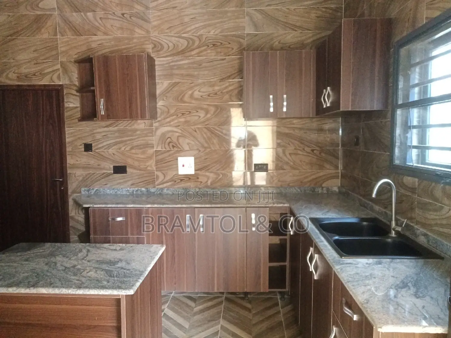 5bdrm Duplex in Riverpark Airport Rd, Lugbe District for rent in Lugbe District