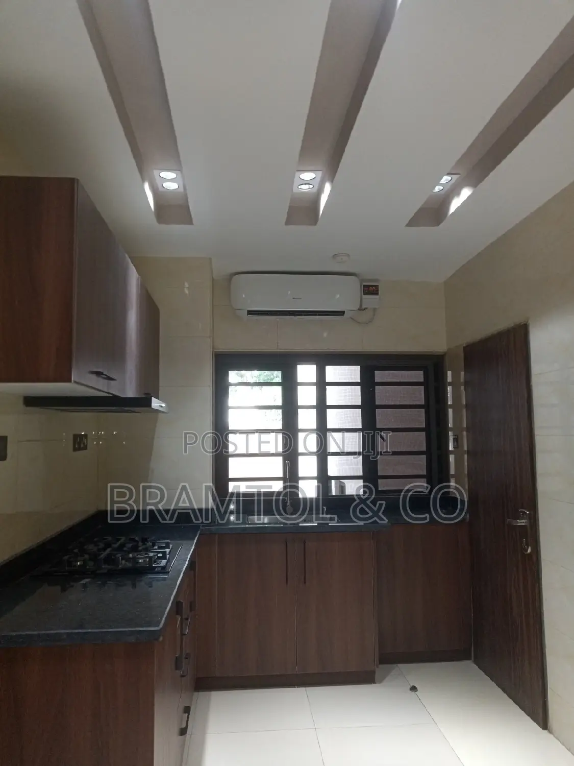 3bdrm Block of Flats in With Bq, Wuse 2 for rent in Wuse 2