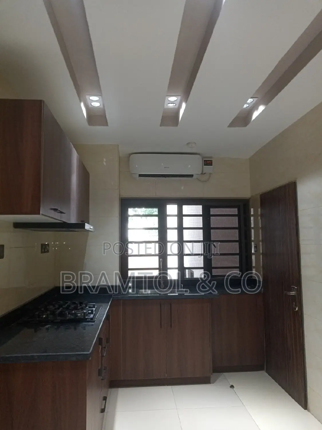 3bdrm Block of Flats in With Bq, Wuse 2 for rent in Wuse 2