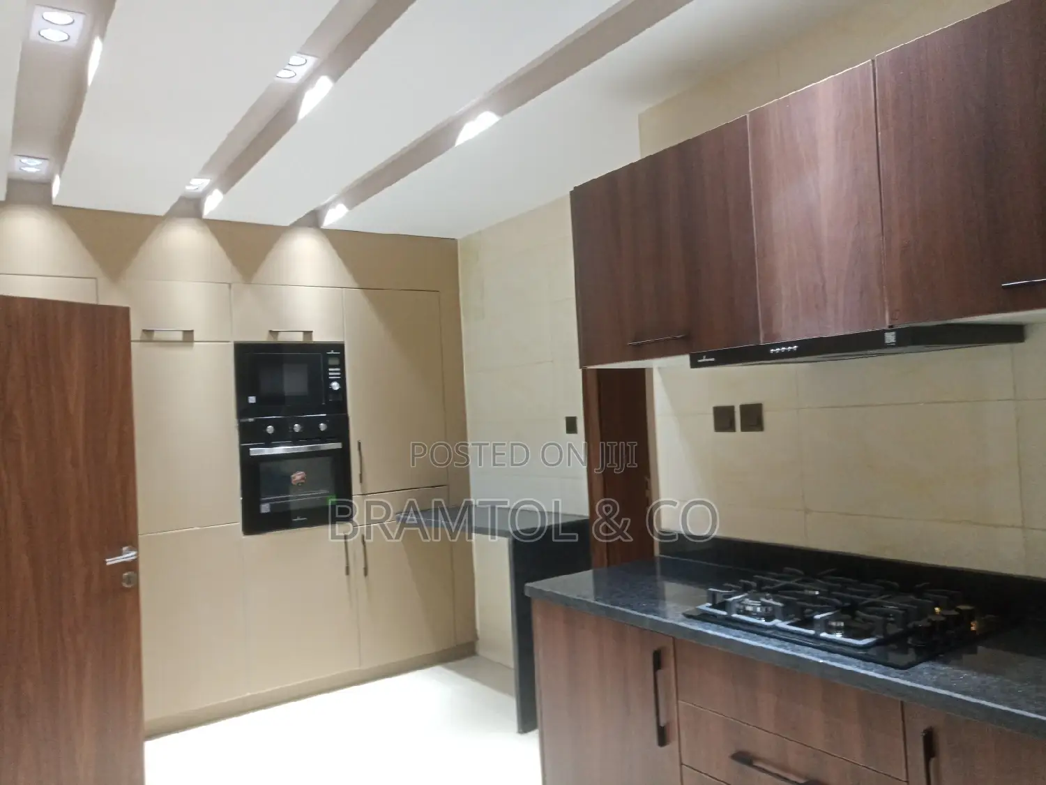 3bdrm Block of Flats in With Bq, Wuse 2 for rent in Wuse 2