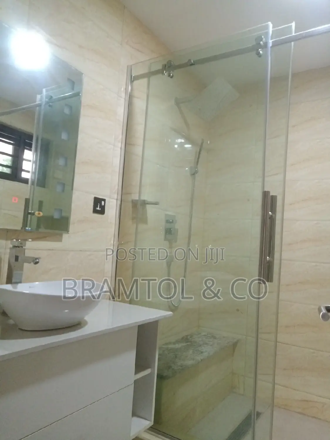 3bdrm Block of Flats in With Bq, Wuse 2 for rent in Wuse 2