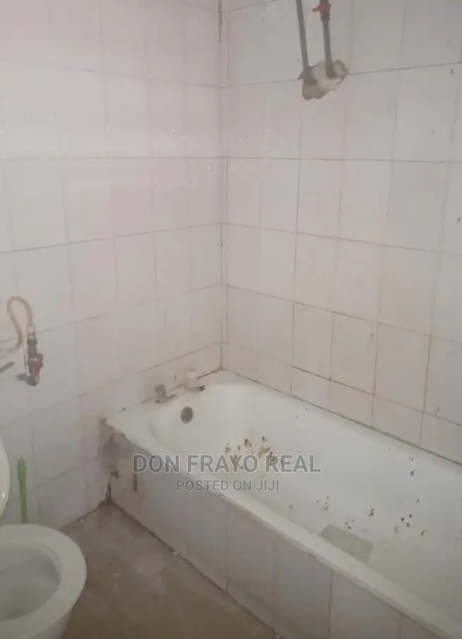 30 Rooms Self Con Building for Sale Near Awòlòwo New Bodija in Bodija