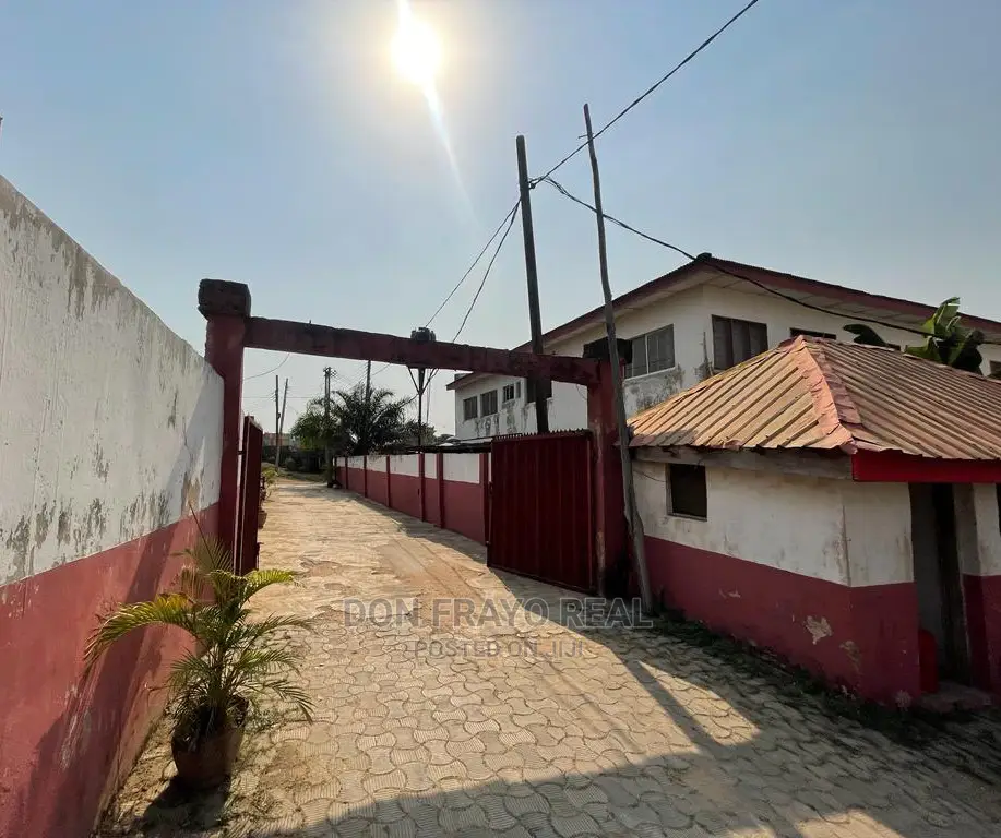 30 Rooms Self Con Building for Sale Near Awòlòwo New Bodija in Bodija