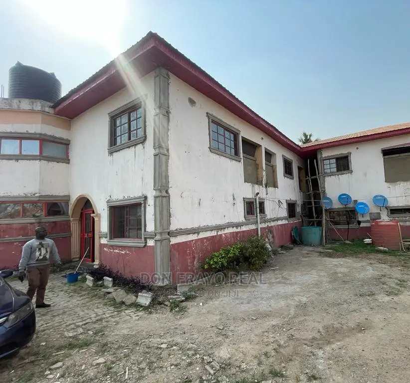 30 Rooms Self Con Building for Sale Near Awòlòwo New Bodija in Bodija