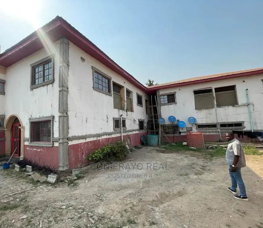 30 Rooms Self Con Building for Sale Near Awòlòwo New Bodija in Bodija