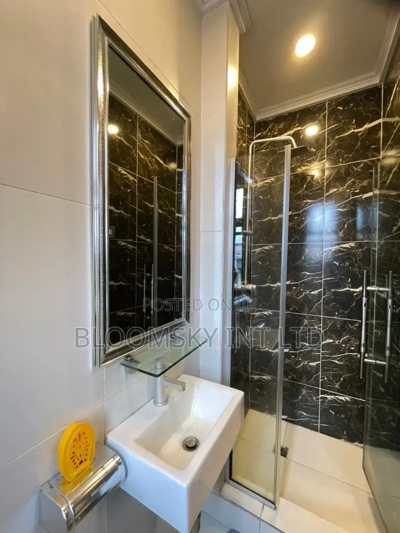 Beautiful 2 Bedroom in Lekki Phase 1 in Lekki