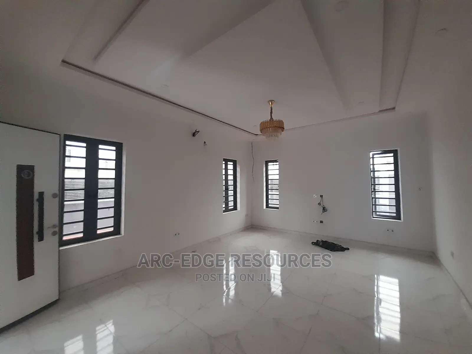 5bdrm Duplex in Ago Palace for sale in Ago Palace