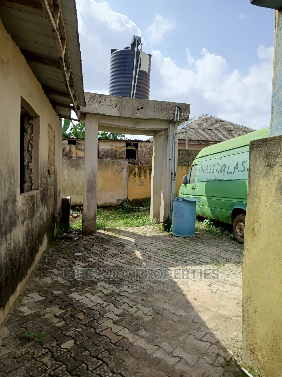 10bdrm Block of Flats in Veepee Avenue, Ado-Odo/Ota for sale in Ado-Odo/Ota