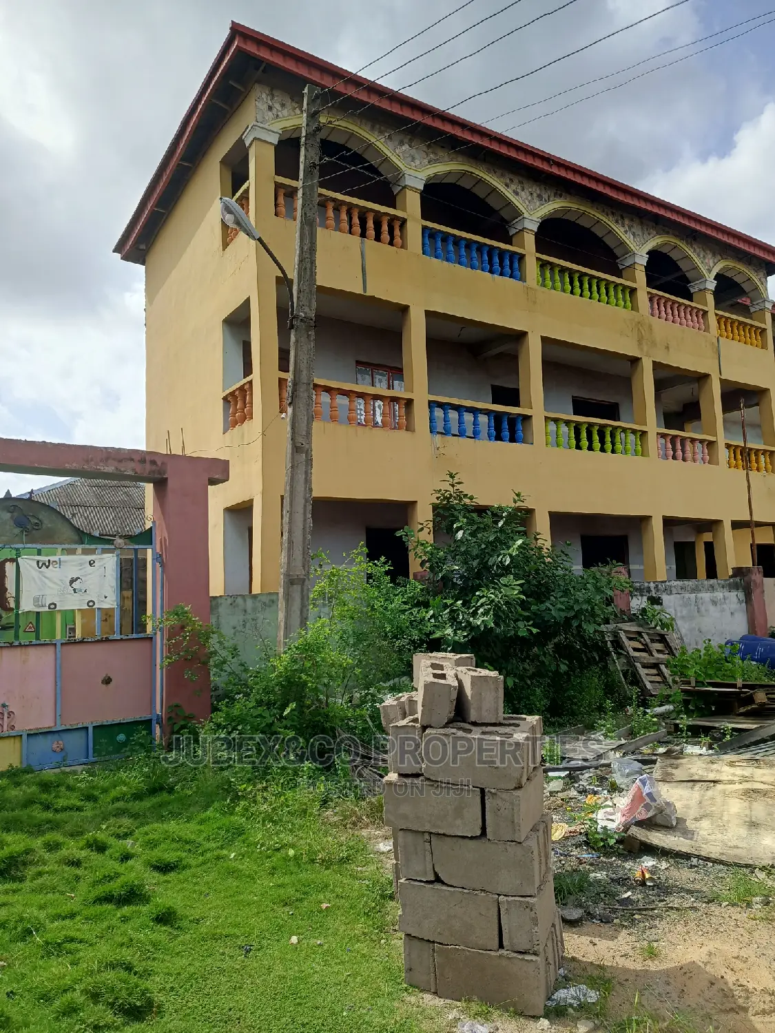 10bdrm Block of Flats in Veepee Avenue, Ado-Odo/Ota for sale in Ado-Odo/Ota