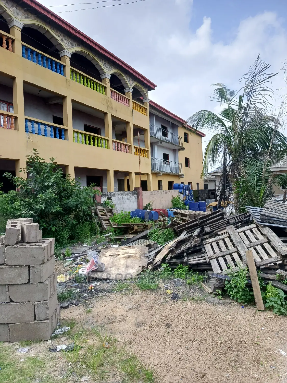 10bdrm Block of Flats in Veepee Avenue, Ado-Odo/Ota for sale in Ado-Odo/Ota