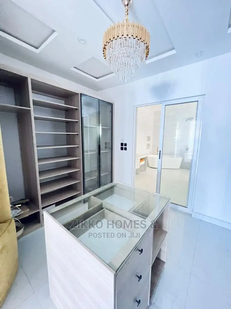 5bdrm Duplex in Osapa London for sale in Osapa london