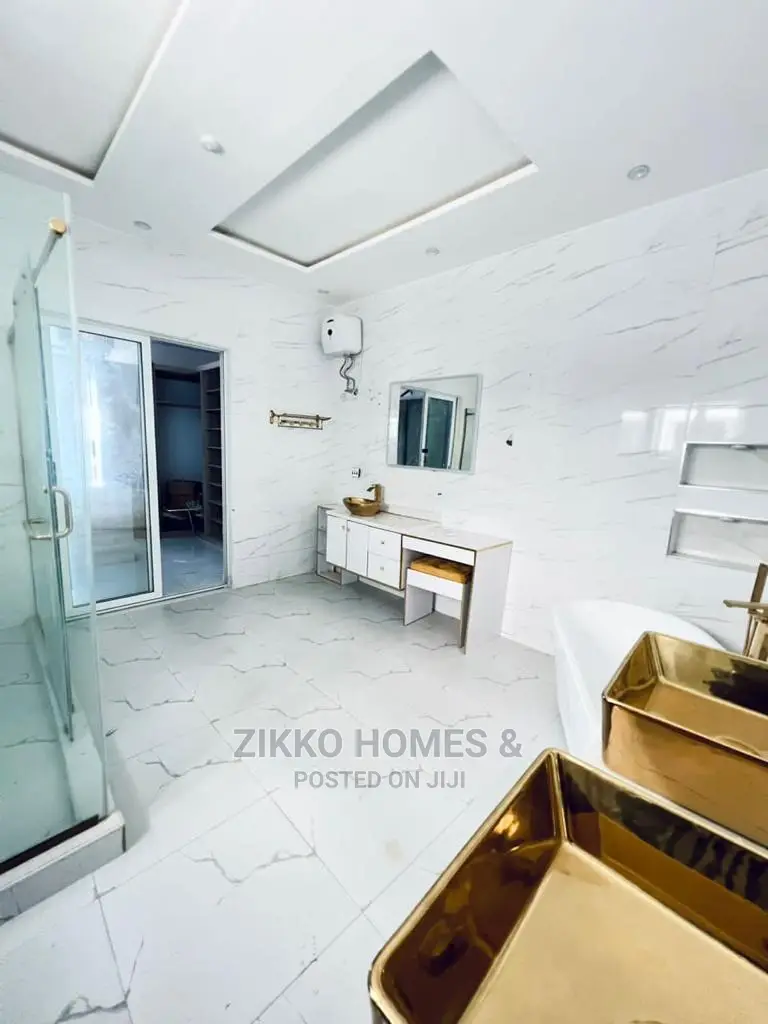 5bdrm Duplex in Osapa London for sale in Osapa london
