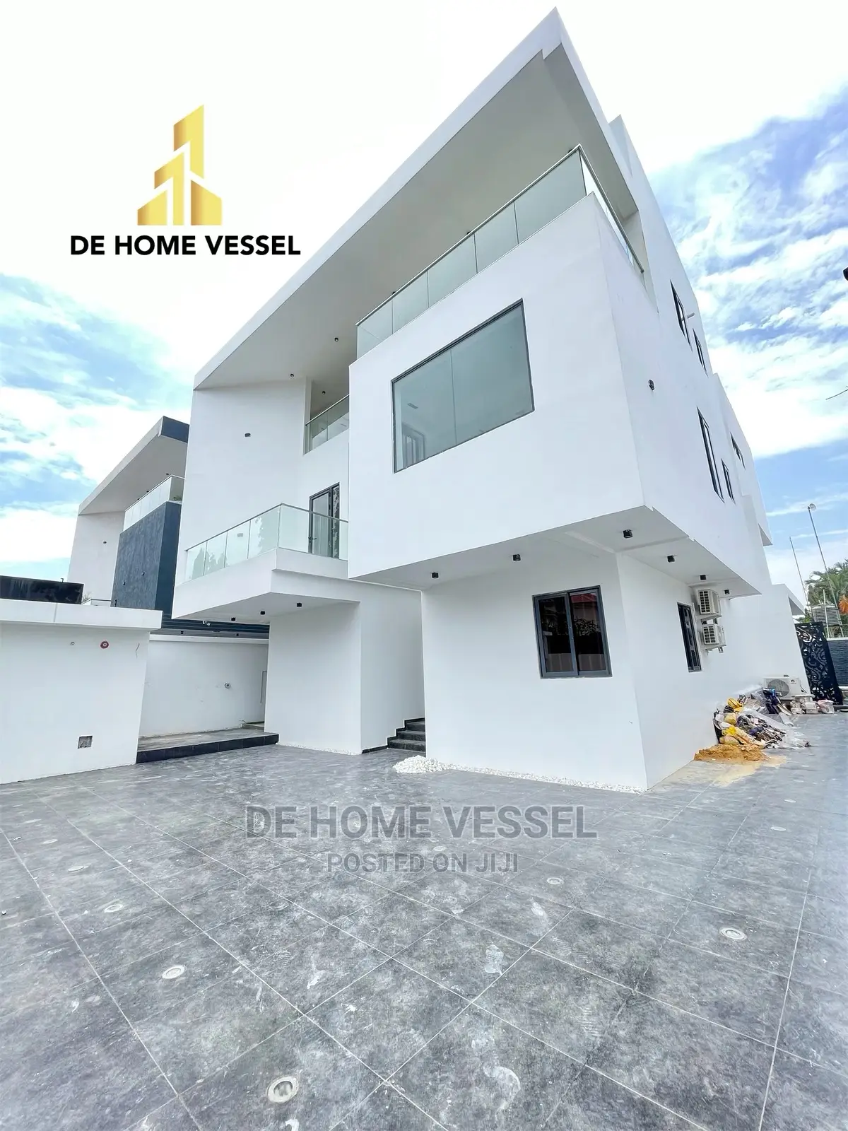 5bdrm Duplex in Lekki Phase 1 for sale in Lekki Phase 1