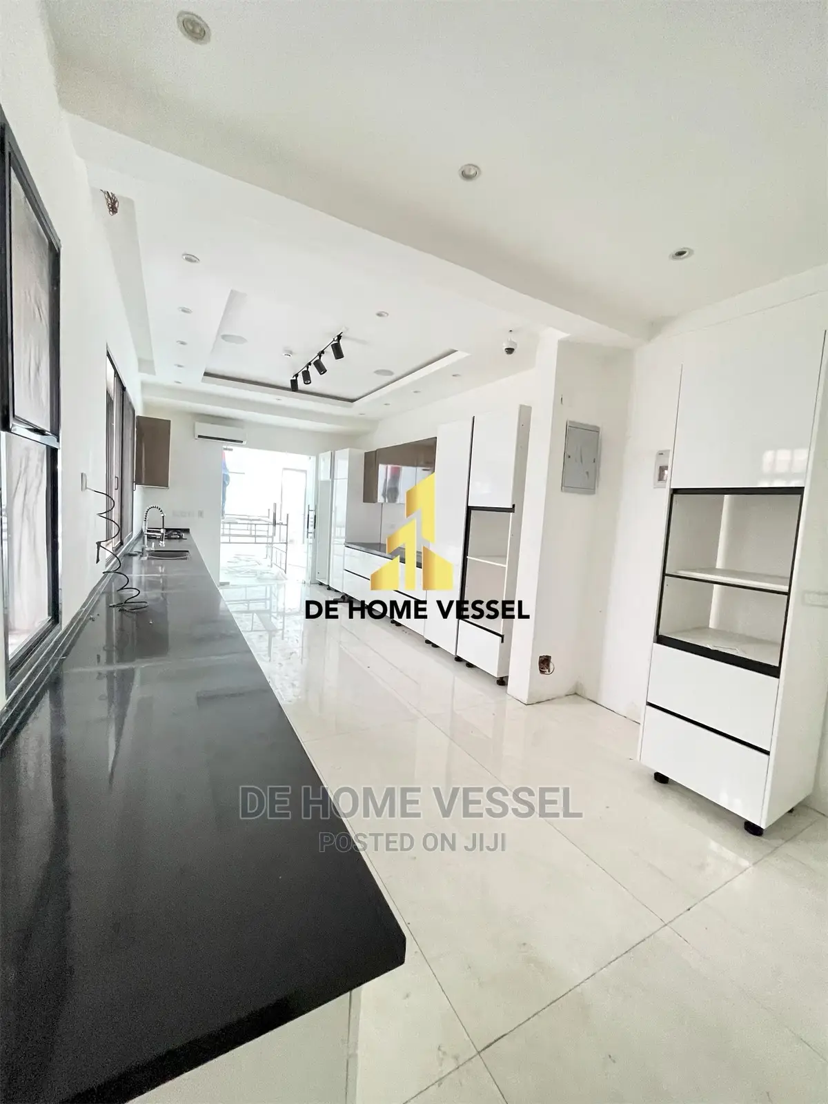 5bdrm Duplex in Lekki Phase 1 for sale in Lekki Phase 1