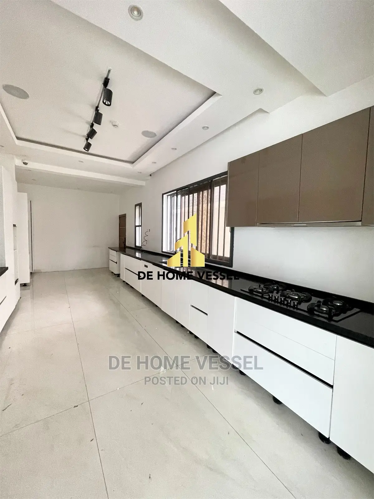 5bdrm Duplex in Lekki Phase 1 for sale in Lekki Phase 1
