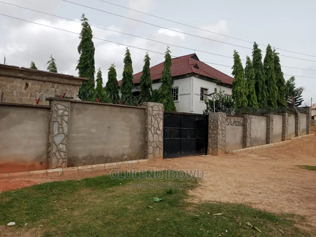 4bed Dublex in North in Esan North East