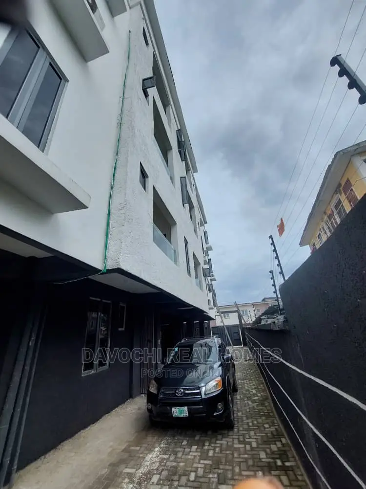 1bdrm Apartment in Jakande, Lekki for rent in Lekki