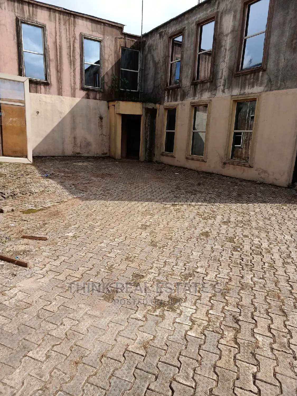 22 Rooms Hostel at Federal Road,Ugbowor on a 100/100 4sale in Benin City