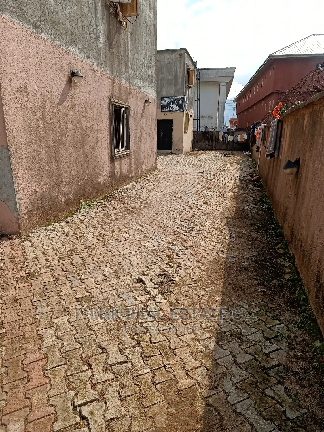 22 Rooms Hostel at Federal Road,Ugbowor on a 100/100 4sale in Benin City