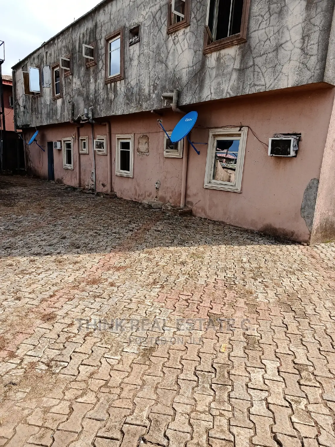 22 Rooms Hostel at Federal Road,Ugbowor on a 100/100 4sale in Benin City